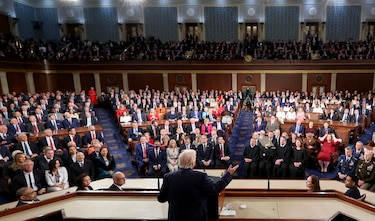 Donald Trump cierra el discurso del Estado de la Unión más largo de la historia con 107 minutos