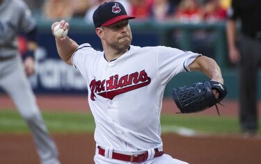 Kluber llega a 18 victorias, Indios vencen a Reales