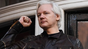 Ecuador recuerda a Assange no es viable un asilo indefinido