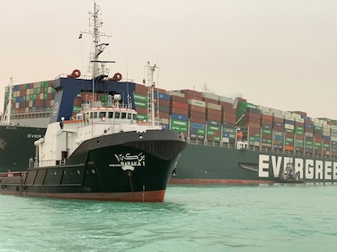 Optimismo para desbloquear el Canal de Suez, a pesar de los primeros intentos fallidos