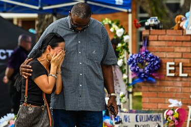 Estados Unidos revisará actuación de la policía en tiroteo en escuela de Texas