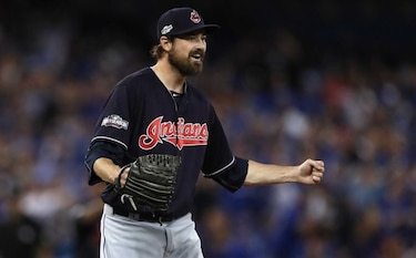 Miller fija marca de ponches en triunfo de los Indios