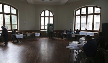 Oposición se adelanta en los primeros cómputos de las elecciones en Chile