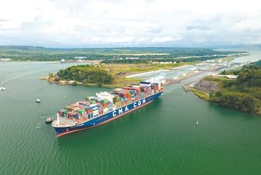 Canal de Panamá cumple 108 años con récord en tránsito de  buque neopanamax