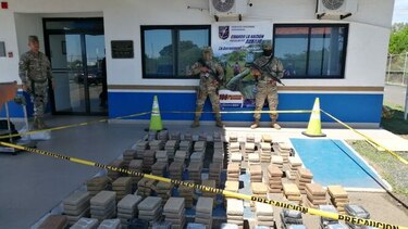 Tres colombianos detenidos por el decomiso de droga que era transportada en una lancha rápida