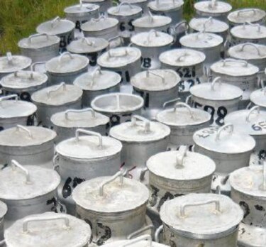 Se incrementa el hurto de garrafones de leche vacíos