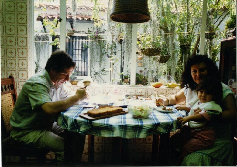 Jenifer de la Rosa, la bebé que sobrevivió la tragedia de Armero, fue adoptada por españoles y se reencontró con su hermana 30 años después