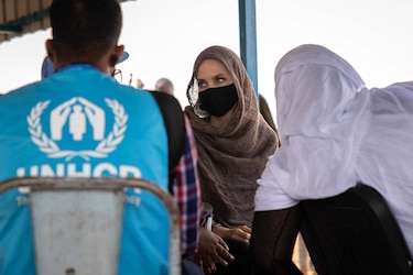 Angelina Jolie apoya a los refugiados malíes en Burkina Faso