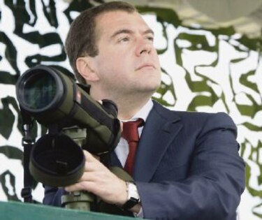 Expresidente de Rusia amenaza con lanzar un misil hipersónico contra la sede del Tribunal de La Haya