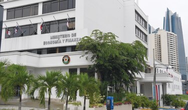 Caída de ingresos y alza de gastos elevan el déficit