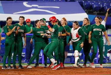 Controversia en México por los uniformes que la selección de sóftbol tiró a la basura en Tokio