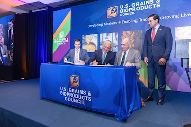 Canal de Panamá y gremio agrícola de Estados Unidos firman acuerdo de cooperación