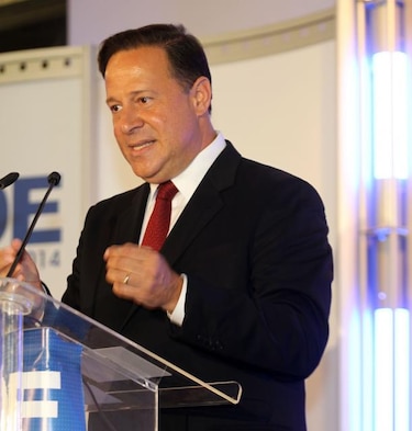 Varela anuncia respaldo al TE; pide cuidar la democracia panameña
