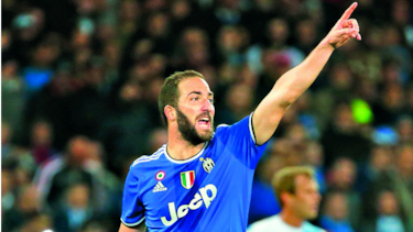 Higuaín señaló al presidente de Nápoles