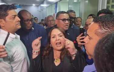 Cheque a cheque: la cacería de botellas sacude la Asamblea