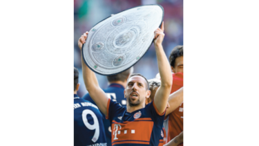 El Bayern celebra, pero, ‘una copa de champán, no más’