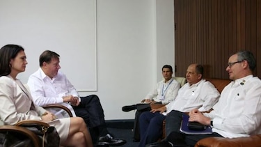 Varela aborda temas de seguridad y migración con su homólogo costarricense