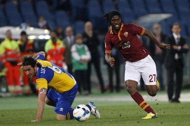 Roma gana partido pendiente y mantiene su sueño