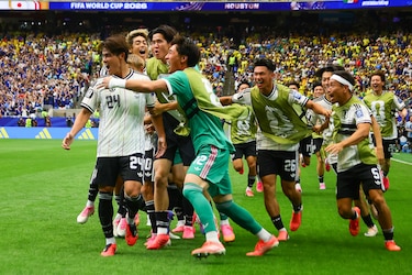 Casemiro y Martinelli dan vida a Brasil contra Japón