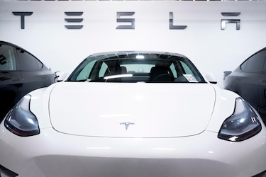 Las acciones de Tesla bajan más del 13 % tras cifras flojas de entregas