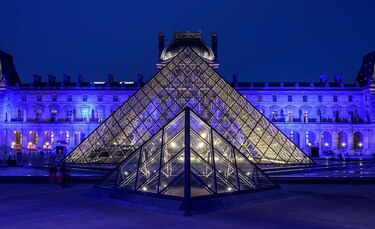 Acusan a expresidente del Louvre de tráfico de arte egipcio