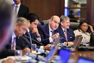 Teletrabajo y vacaciones, entre las opciones para enfrentar el alza del combustible