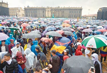 Multitudinarias protestas contra Duque en Colombia