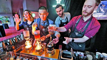 Starbucks otorga aumentos salariales