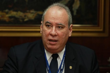 Ayú Prado responde que no va a renunciar