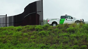 Cámara de EU aprueba fondos para muro