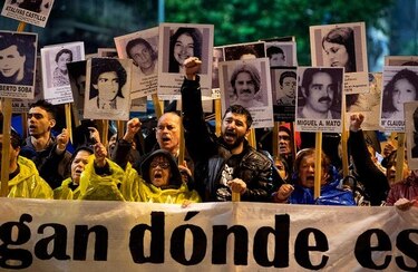 Multitudinaria 'marcha del silencio' por desaparecidos en Uruguay