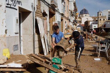 Sube a 155 la cifra de muertos por las inundaciones en la provincia de Valencia, España
