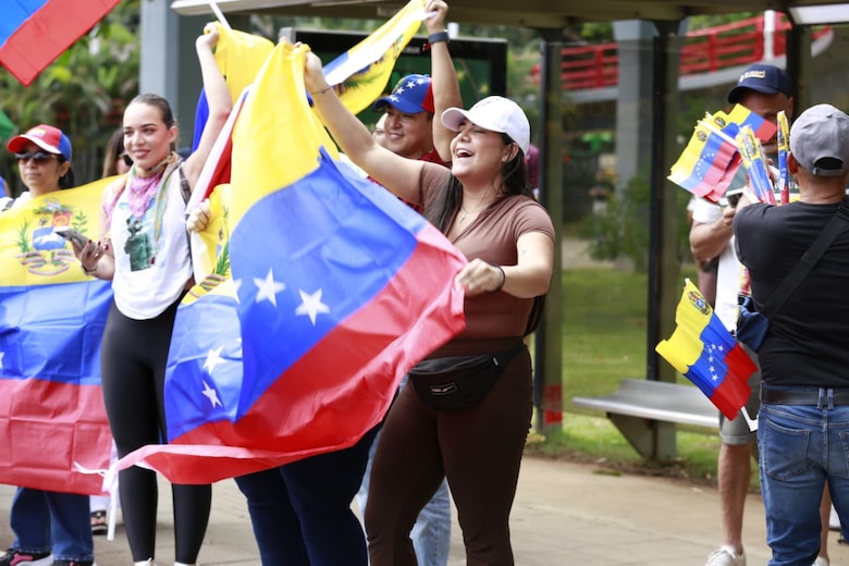 Venezolanos celebran en Panamá la captura del ‘dictador’ Nicolás Maduro