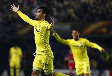 Villarreal sufre para vencer 2-1 a Steaua Bucarest, pero clasifica