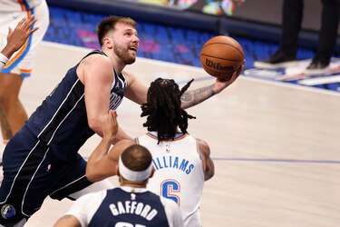 Doncic le gana la batalla a Shai y pone a los Mavericks con ventaja