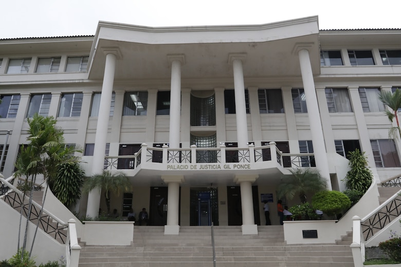 Cerca de un millón de personas buscan empleo en Panamá