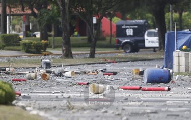 Trabajadores de la construcción cierran vías; se registra enfrentamiento con agentes antidisturbios