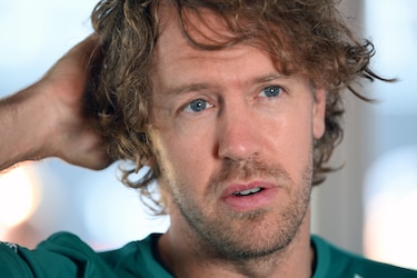 El piloto Sebastian Vettel persigue por Barcelona a los ladrones de su mochila