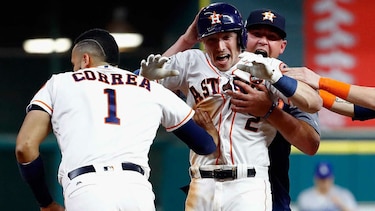 Tras otro triunfo loco, Astros están a un paso del título