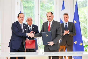 Panamá y Grecia firman acuerdos de turismo y consultas políticas