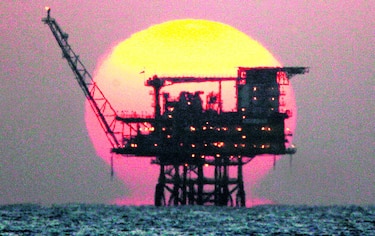 El petróleo cae antes de conocerse el estado de las reservas estadounidenses