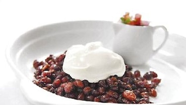 Frijoles refritos con pico de gallo y queso crema