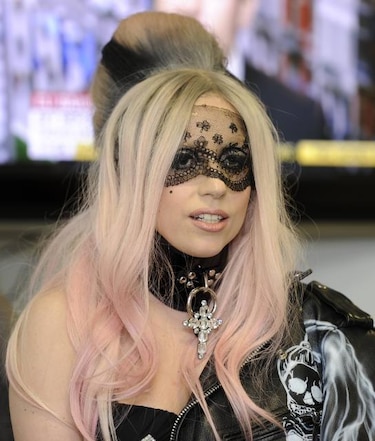 Lady Gaga lanza tercer álbum antes de posible show en el espacio