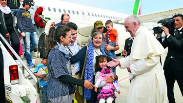El Papa clama por solución ‘digna’ para migrantes