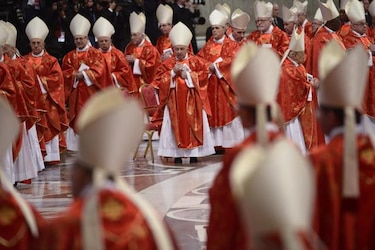 El cónclave se desarrolla en latín, lengua litúrgica de la Iglesia Católica