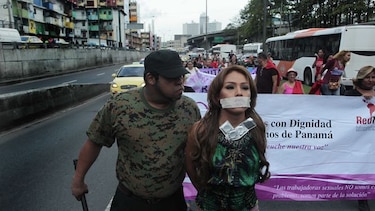 Defensoría del Pueblo reprocha detenciones realizadas durante marcha de sexoservidoras