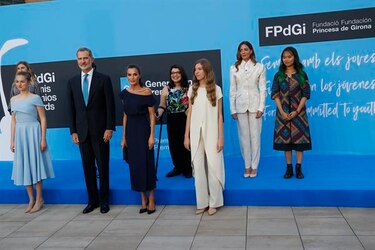 La reina Letizia de España tiene covid-19; presenta síntomas leves