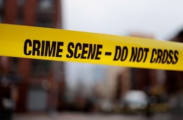 Policía confirma ‘múltiples víctimas de bala’ en un tiroteo en un instituto de Iowa 