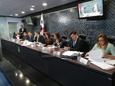 Julio Justiniani Castillo renuncia a la directiva del FAP para asumir el cargo de Superintendente del Mercado de Valores