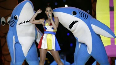Retiran minitiburones tras advertencia de abogado de Katy Perry